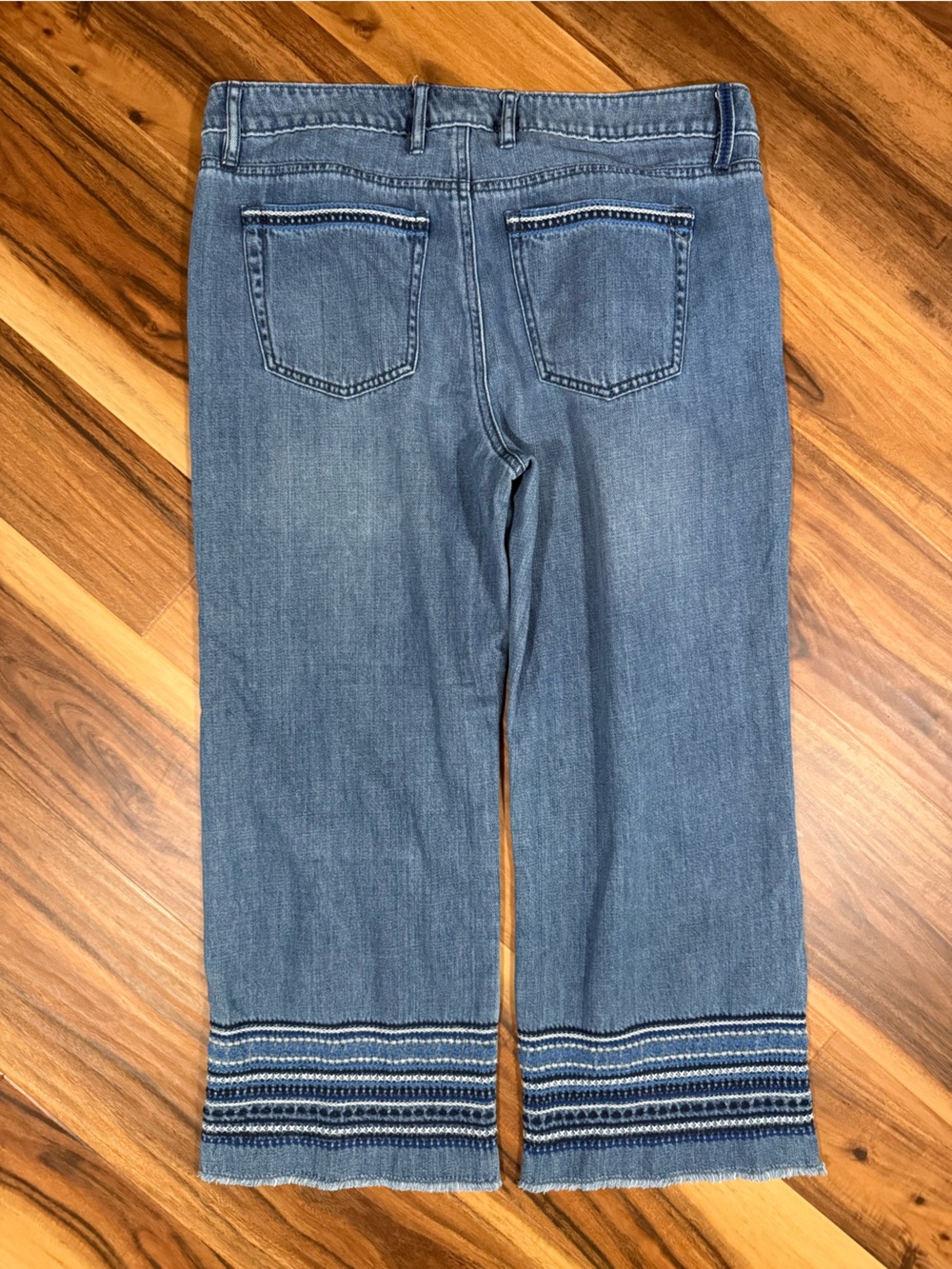 Tommy Bahama Mid-Blue Cropped Jeans with Embroidered Hem - Picture 3 of 12